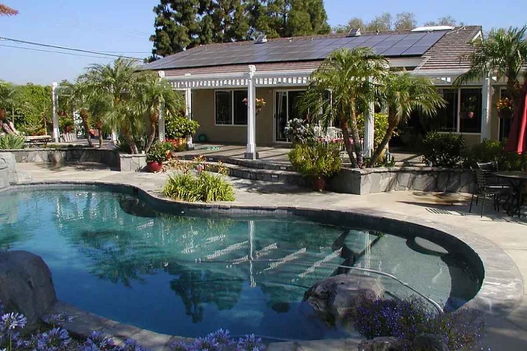 7 Benefits of Solar Energy for Heating Up Your Pool